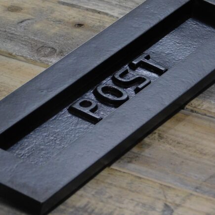 deur brievenbus zwart