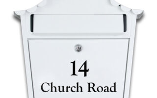 moderne brievenbus wit