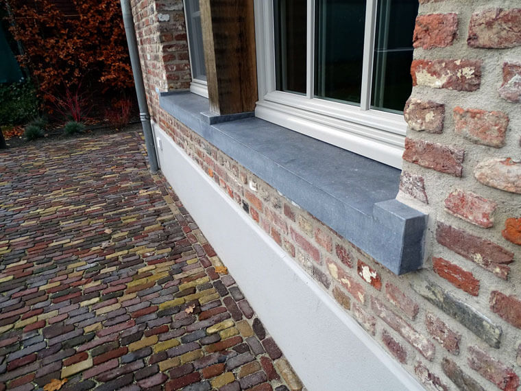 raamdorpel blauwe steen