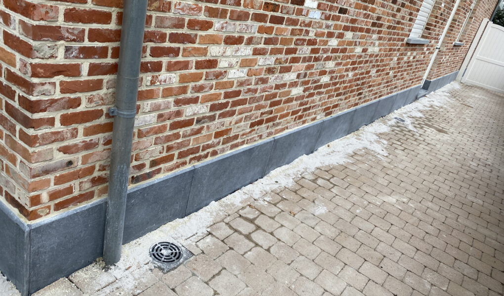 blauwe hardsteen plint