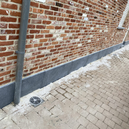 blauwe hardsteen plint