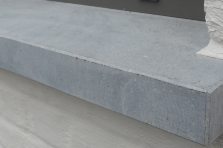 hardstenen vensterbank buiten