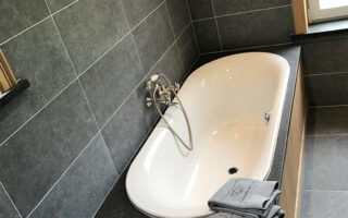 natuursteen badkamer