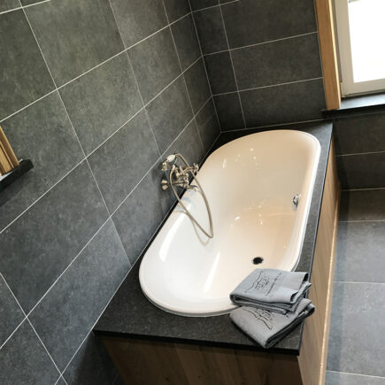natuursteen badkamer
